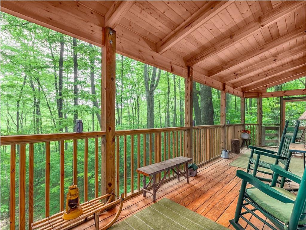 Smoky Mountain Treehouse Villa Maggie Valley Exterior photo